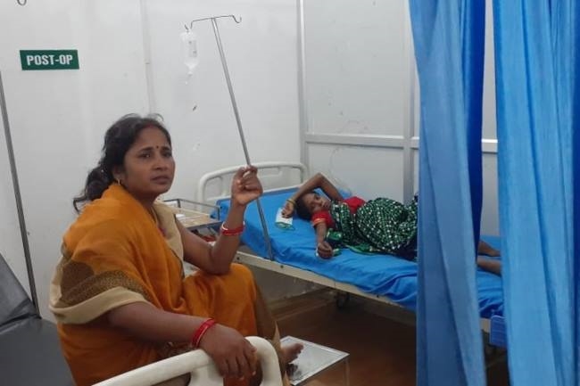 बिना पंजीकरण चलते मिले ट्रामा सेंटर, प्रशिक्षु छात्र कर रहे इलाज