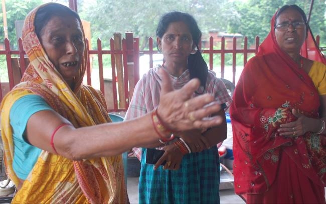 पाथरडीह रेलवे कालोनी में अवैध कब्जाधारियों के सौ घरों पर चला रेलवे का बुलडोजर