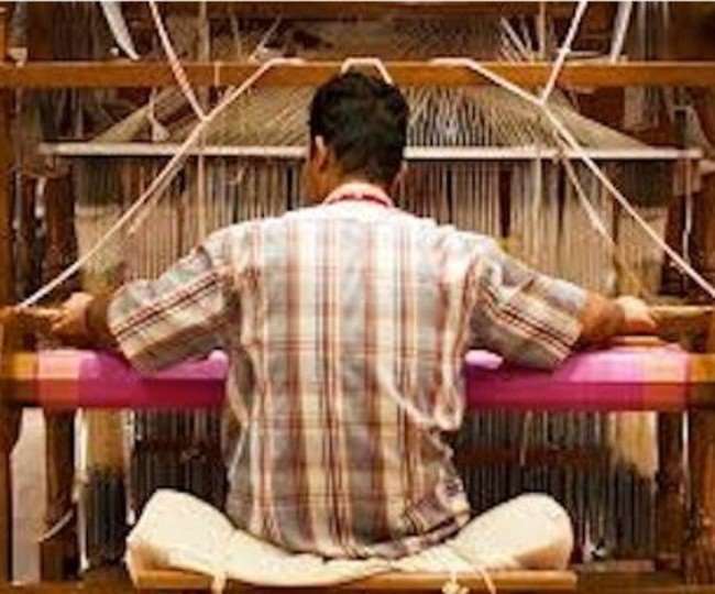एक बनारसी साड़ी से 40 लोगों को मिलता है रोजगार, बुनाई एक समान न दिखना ही हैंडलूम की पहचान