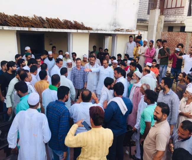 Maulana Kaleem News : सपाइयों के बाद अब फुलत गांव पहुंचे रालोद नेता, मौलाना कलीम के स्वजन को दिया मदद का आश्वासन