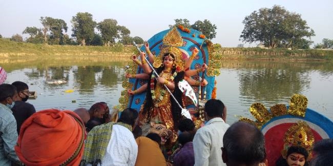 कर्रा में शांतिपूर्ण तरीके से हुआ प्रतिमा का विसर्जन
