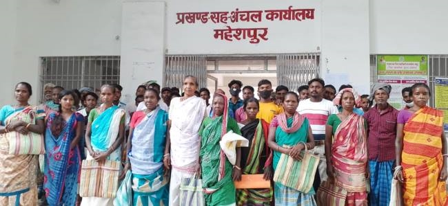 50 के बदले 25 किलो मिलता राशन, प्रदर्शन
