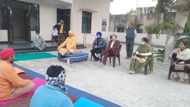 नशा छोड़ने के लिए योग का महत्व बताया