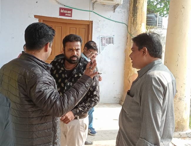 नगर पालिका कर्मी व जनसेवा केंद्र संचालक में हुई जमकर मारपीट