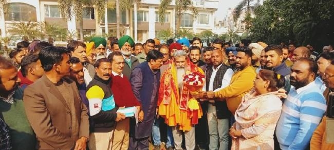 आशु ने निगम कर्मियों को कहा- जिस दिन प्रस्ताव आएगा, 48 घंटे में दिला दूंगा मंजूरी