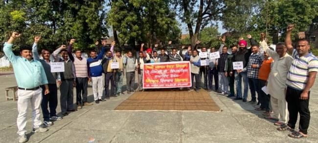 पावरकाम कर्मचारियों की हड़ताल 13वें दिन भी जारी