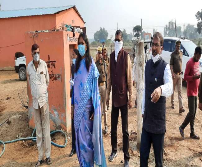 डीएम ने कहा, गौवंशों को ठंड एवं शीतलहर से रखे सुरक्षित, एसडीएम देखें गौशालाओं की हकीकत