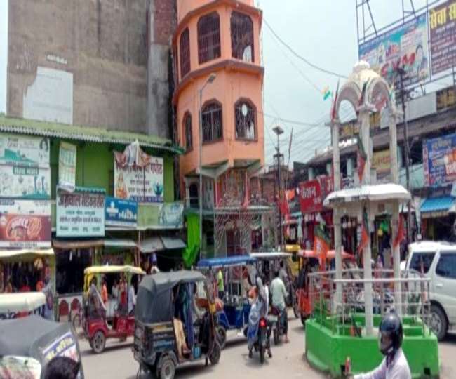 दुर्गावती में सड़क पर बढ़ रहे अतिक्रमण से दुर्घटना की आशंका, जाम की समस्या से लोग परेशान