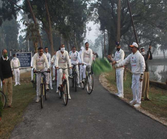 फिट इंडिया कैंपेन के तहत बीएसएफ के दक्षिण बंगाल फ्रंटियर में साइकिल रैली का आयोजन