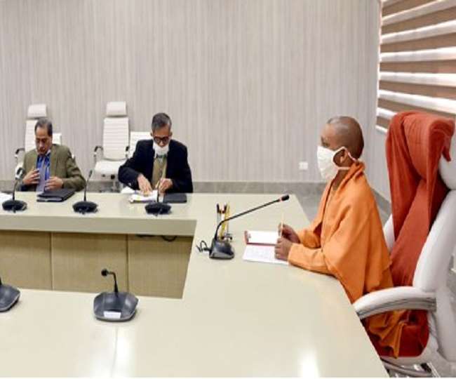 New Variant of COVID-19: सीएम योगी आदित्यनाथ का निर्देश, अनिवार्य रूप से यूरोप से आने वालों का कोविड टेस्ट