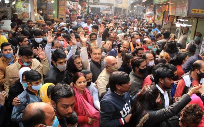 वृंदावन में बढ़ रहा कोरोना का खतरा