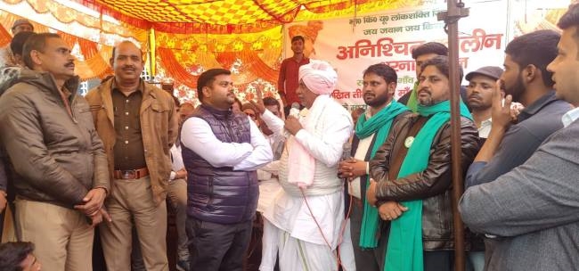 एक्सप्रेस वे पर कट मंजूर होने तक जारी रहेगा आंदोलन
