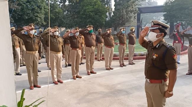 गणतंत्र दिवस पर शान से फहराया तिरंगा