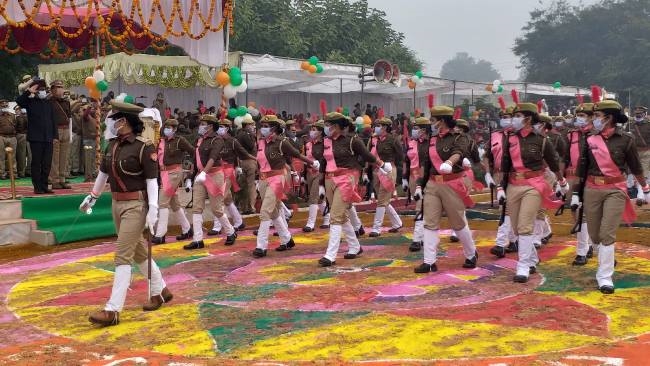 शान से फहरा तिरंगा, गूंजा जन गण मन.