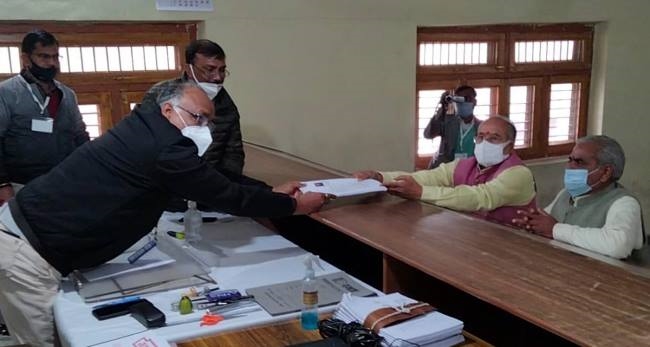 मैनपुरी से जयवीर सिंह और भोगांव से रामनरेश अग्निहोत्री के पर्चे दाखिल