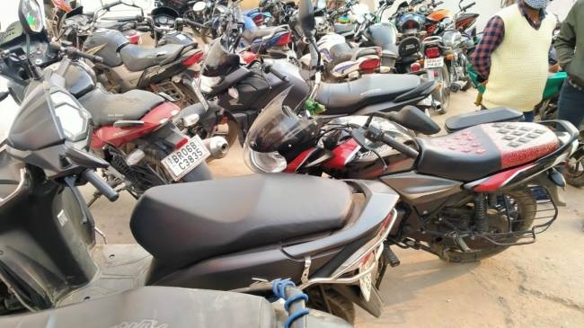 बाइकर्स बदमाशों के विरुद्ध अभियान, 60 बाइक जब्त