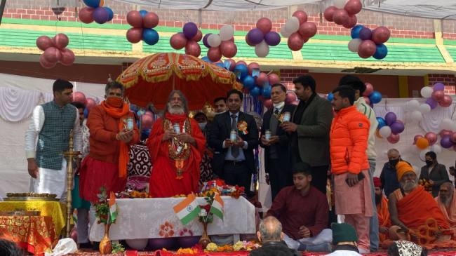धूमधाम से मनाया स्वामी विश्वात्मानंद महाराज का जन्मदिन