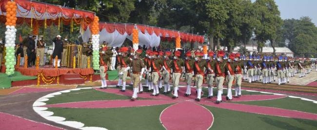 आन-बान और शान से फहराया तिरंगा
