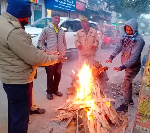 बादलों में छुपे सूर्यदेव, 3.6 डिग्री पारा गिरा