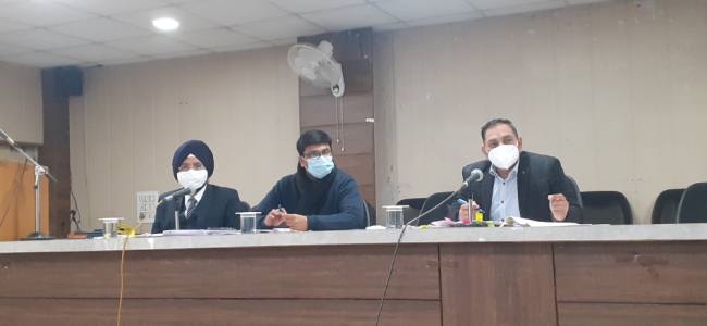सीएम विडो की शिकायतों को प्राथमिकता से निपटाएं अधिकारी : अशोक