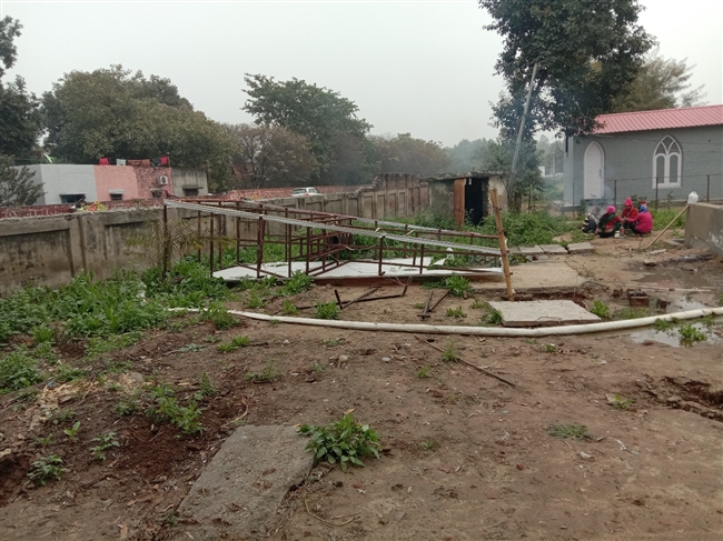 दखल के बाद मिशन अस्पताल परिसर से हटे होर्डिग, अब रिकवरी पर आयुक्त चुप