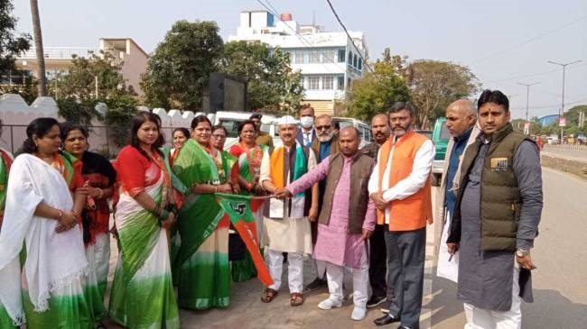उत्तर प्रदेश के लिए रवाना हुआ प्रचार रथ