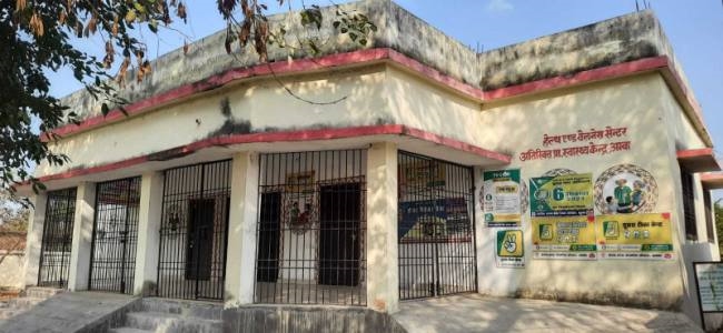एपीएचसी अंबा में इलाज के लिए मछली की तरह छटपटाते हैं मरीज
