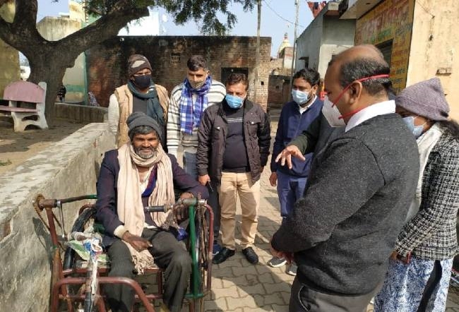 ग्रामीणों को मतदान के प्रति किया जागरूक