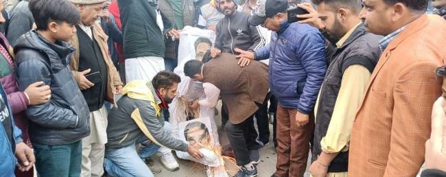 हिदू संगठनों ने फूंका मोहम्मद मुस्तफा का पुतला