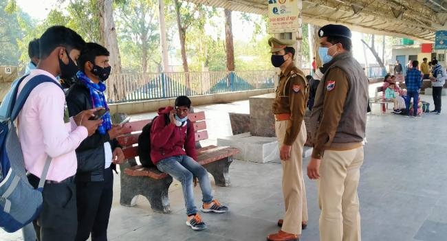 छात्रों के उपद्रव से रेलवे प्रशासन सतर्क, स्टेशनों पर बढ़ाई सुरक्षा