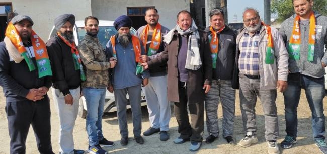 विभिन्न दलों के कार्यकर्ता भाजपा में शामिल
