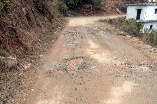 बीत गए साल, नहीं सुधरे मोटर मार्ग के हालात