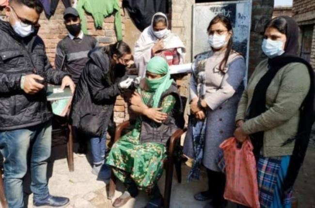'कोरोना से बचाव के लिए वैक्सीनेशन जरूरी'