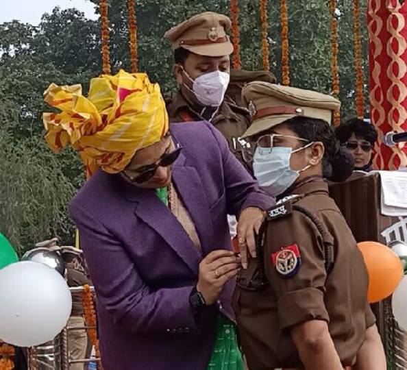 उत्कृष्ट सेवा के लिए शाहिदा को डीजी सिल्वर सम्मान