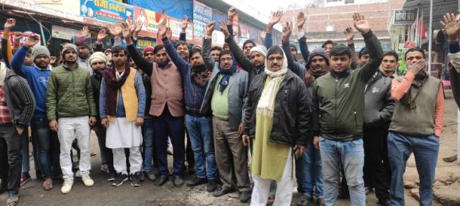 लूट का खुलासा नहीं होने पर व्यवसायियों ने जताया रोष, दी चेतावनी
