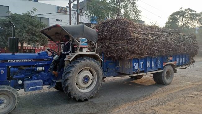 गन्ना खरीद कर भुगतान नहीं दे रहीं चीनी मिलें