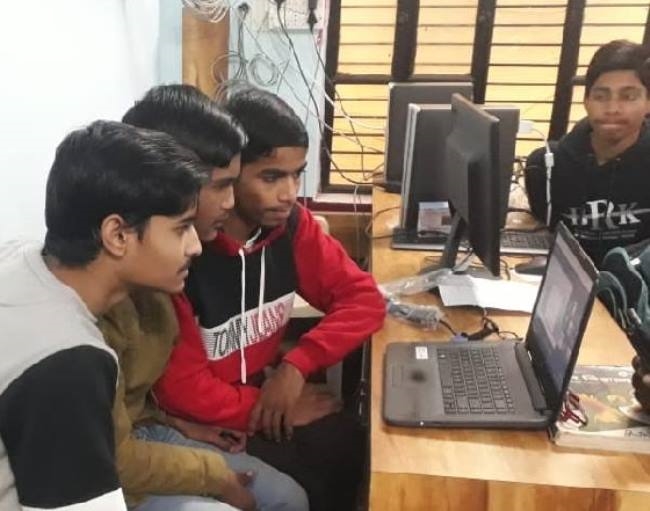 तकनीक के सहारे मतदाताओं तक पहुंच बनाने की कोशिश