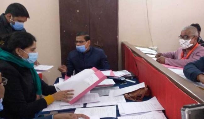 भाजपा व सपा के छह उम्मीदवारों ने किया नामांकन