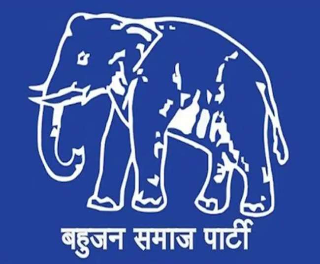 प्रयागराज में शहर दक्षिणी बसपा प्रत्याशी देवेंद्र नगरहा ने कहा- मुझ पर बम हमला, भाजपा ने चुनावी स्टंट बताया