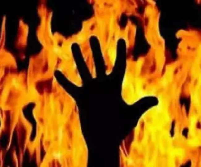 अमरोहा में मोमबत्ती गिरने से घर में लगी आग, कमरे में सो रहे राशन डीलर की मौत