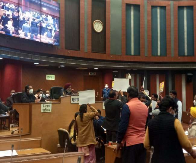 अवैध निर्माण हुआ नियमित फिर भी वेबसाइट से हटा रहा है निगम, सदन में बोले सेंट्रल जोन के चेयरमैन