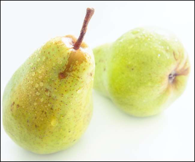 Pear Health Benefits: डाइट में शामिल करेंगे नाशपाती तो अच्छी सेहत के साथ मिलेगी दमकती त्वचा!