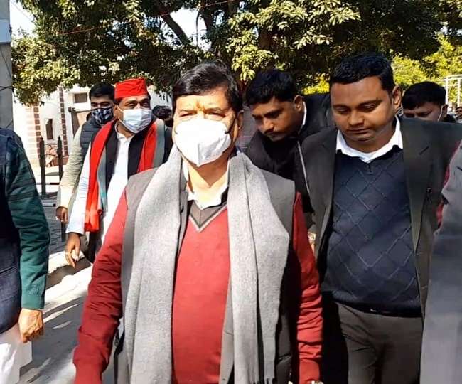 शिवपाल ने जसवंतनगर से कराया नामांकन, बाेले- जीतेगा गठबंधन, अखिलेश के नेतृत्व में बनेगी सरकार