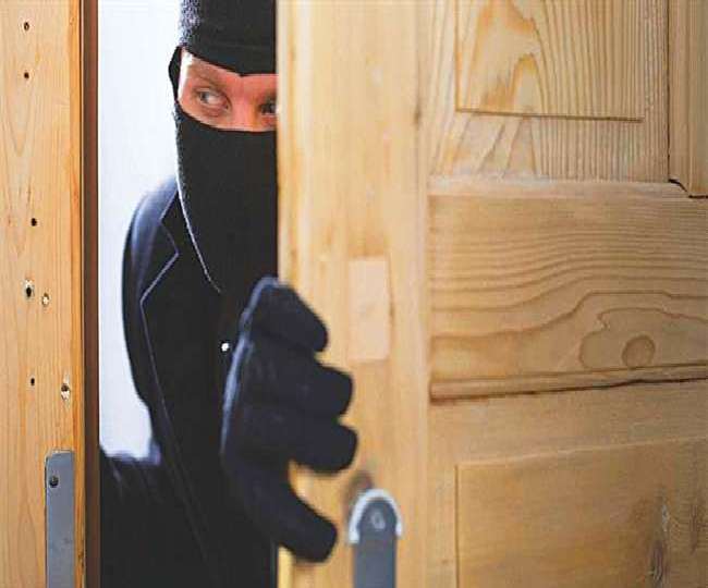 लुधियाना की न्यू जनता कालोनी में चोरों का धावा, दुकान के ताले तोड़ हजारों रुपए के मोबाइल चुराए