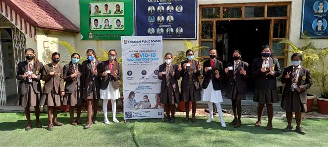 रांची के स्कूल में चलाया गया टीकाकरण अभियान, वैक्सीनेश को लेकर बच्चे दिखे उत्साहित