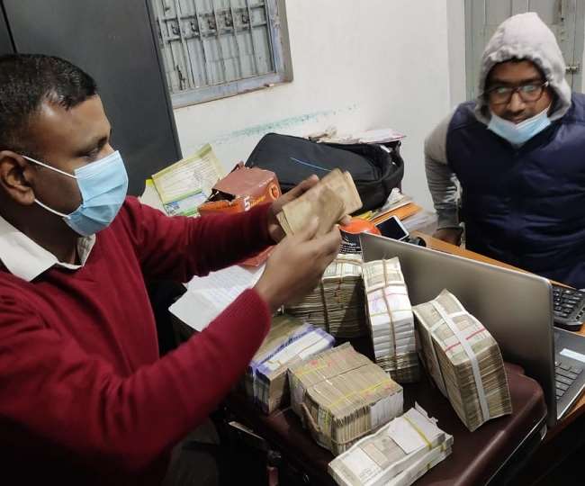 बिहार में एक और भ्रष्ट अफसर चढ़ा निगरानी के हत्थे, पटना और नवादा में एक साथ पड़ा छापा