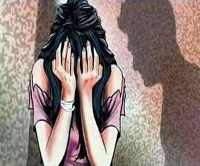 Pratapgarh के थाने से भागी नाबालिग लड़की खेत में मिली बेसुध, घर से भागने पर प्रेमी के साथ उसे बरामद किया था पुलिसवालों ने
