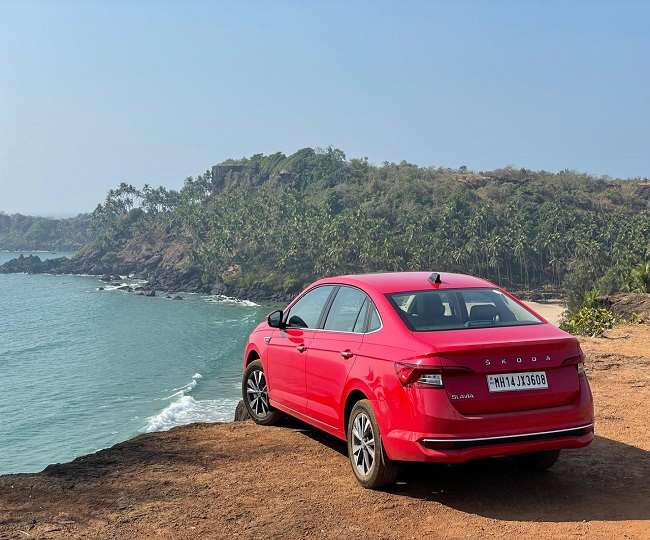 Skoda Slavia Review: स्कोडा स्लाविया अपने शानदार फीचर्स से प्रतिद्वंदियों को चुनौती दे पाएगी? रिव्यू पढ़ें