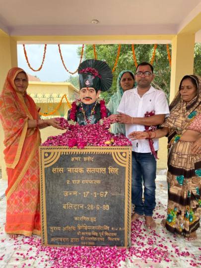 कारगिल युद्ध के बलिदानी को दी श्रद्धांजलि