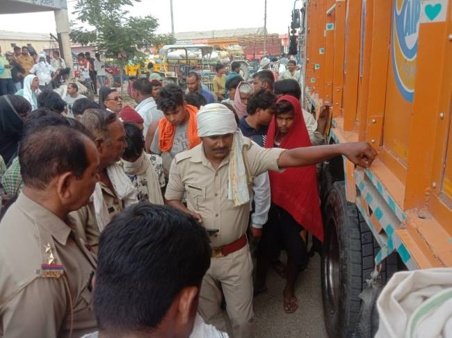 ट्रक से कुचलकर युवक की मौत